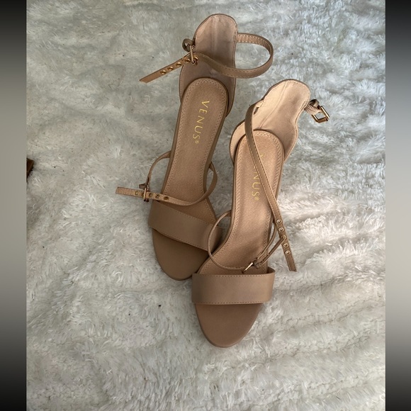 Heels 🖤 - Picture 1 of 3